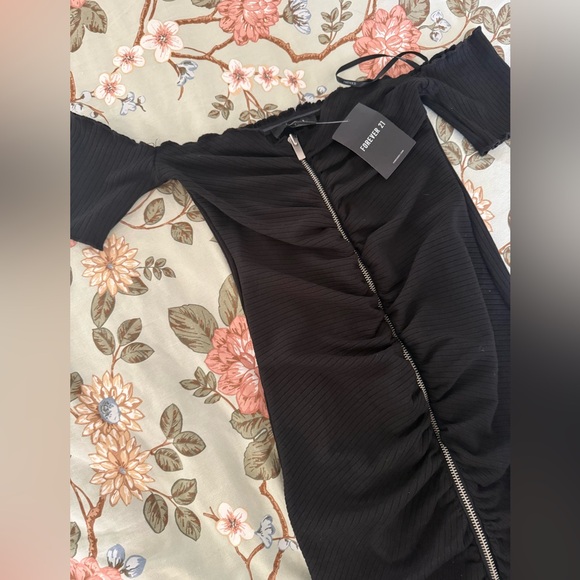 NWT Forever 21 Black Off-Shoulder Ruched Dress - Picture 3 of 5